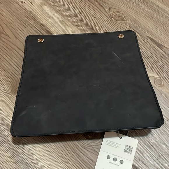 Kapten & Son Umea Pro Pouch Black 9” X 9” Vegan Leather Dust bag included - Picture 7 of 10